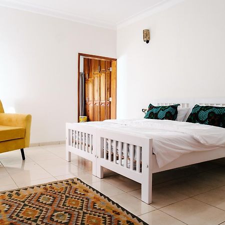 Bed and Breakfast The Guinea Fowl Entebbe Esterno foto