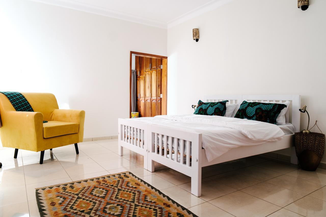 Bed and Breakfast The Guinea Fowl Entebbe Esterno foto