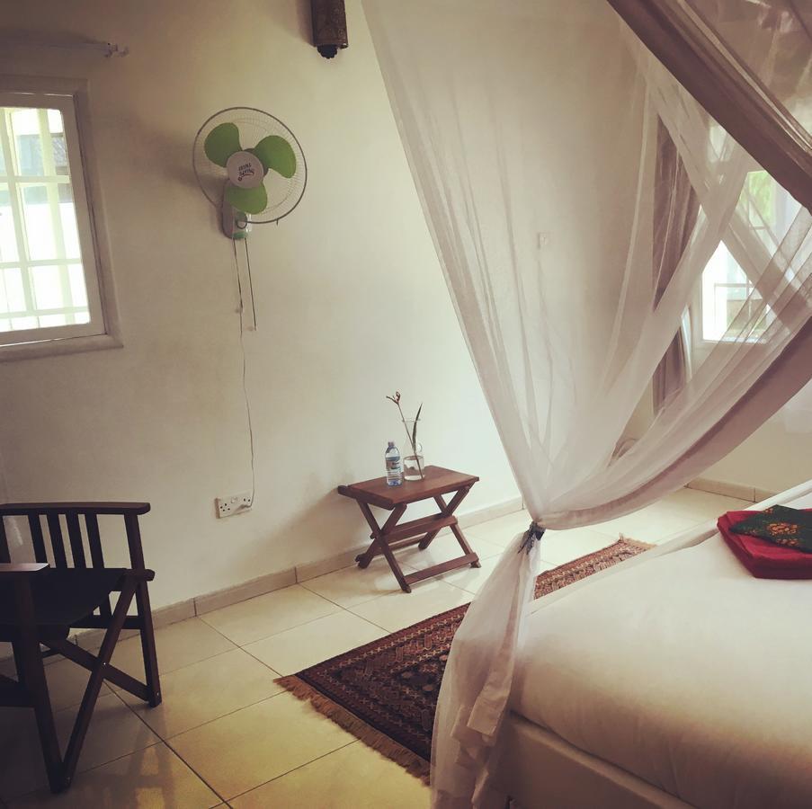 Bed and Breakfast The Guinea Fowl Entebbe Esterno foto
